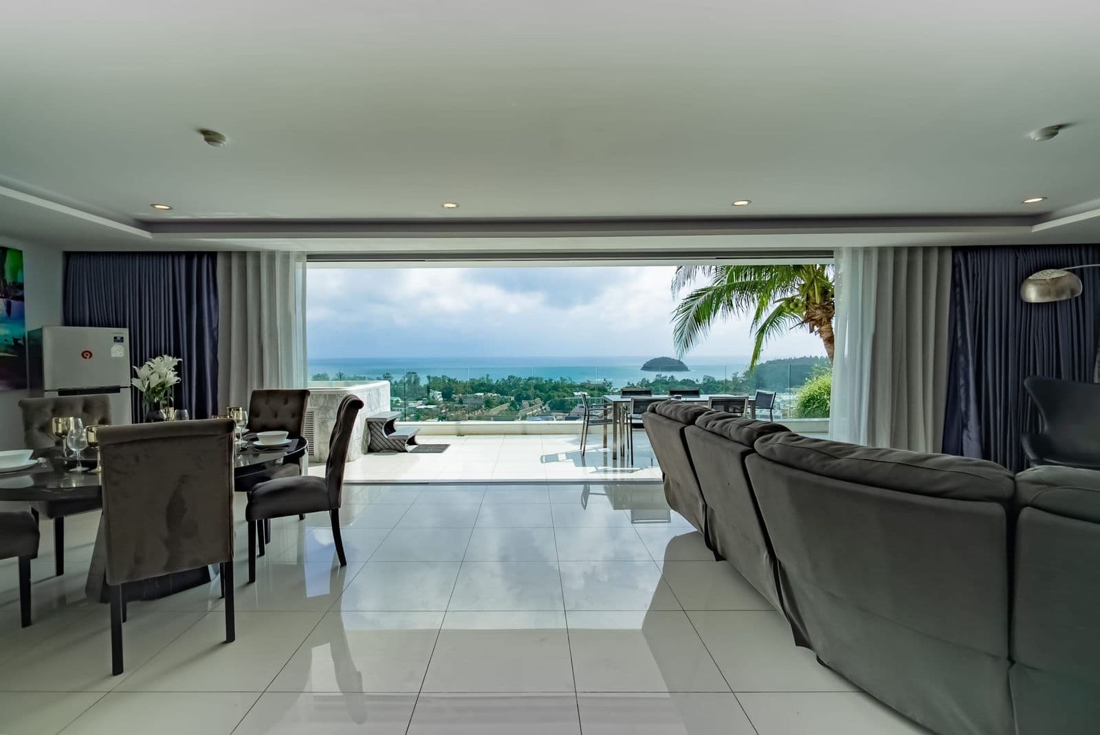2 Bedrooms view condominium resale — photo 4