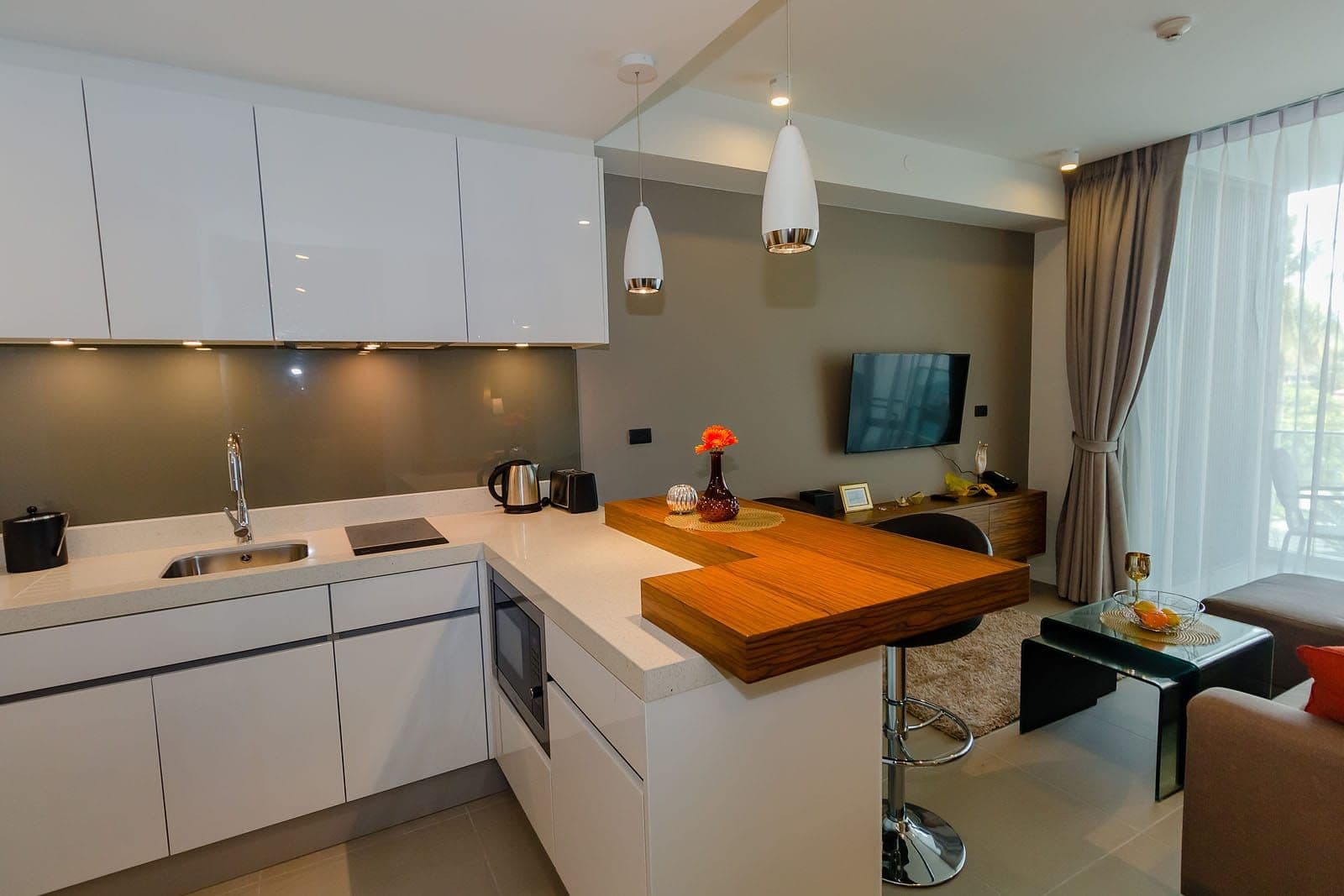 1 Bedroom Ocean stone resale — photo 2