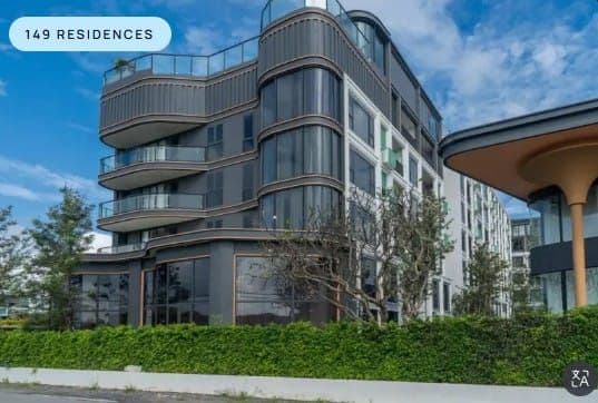 Studio Bellevue Beachfront Condo Resale — photo 2