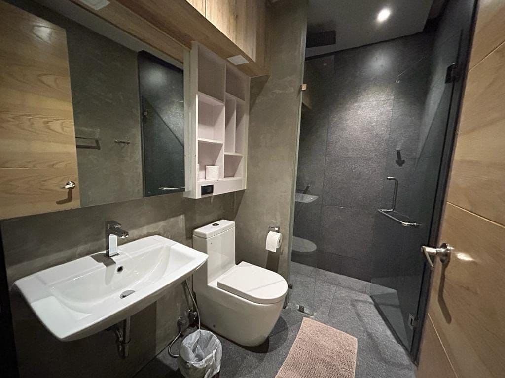 2 Bedroom Relife Windy Resale — photo 4