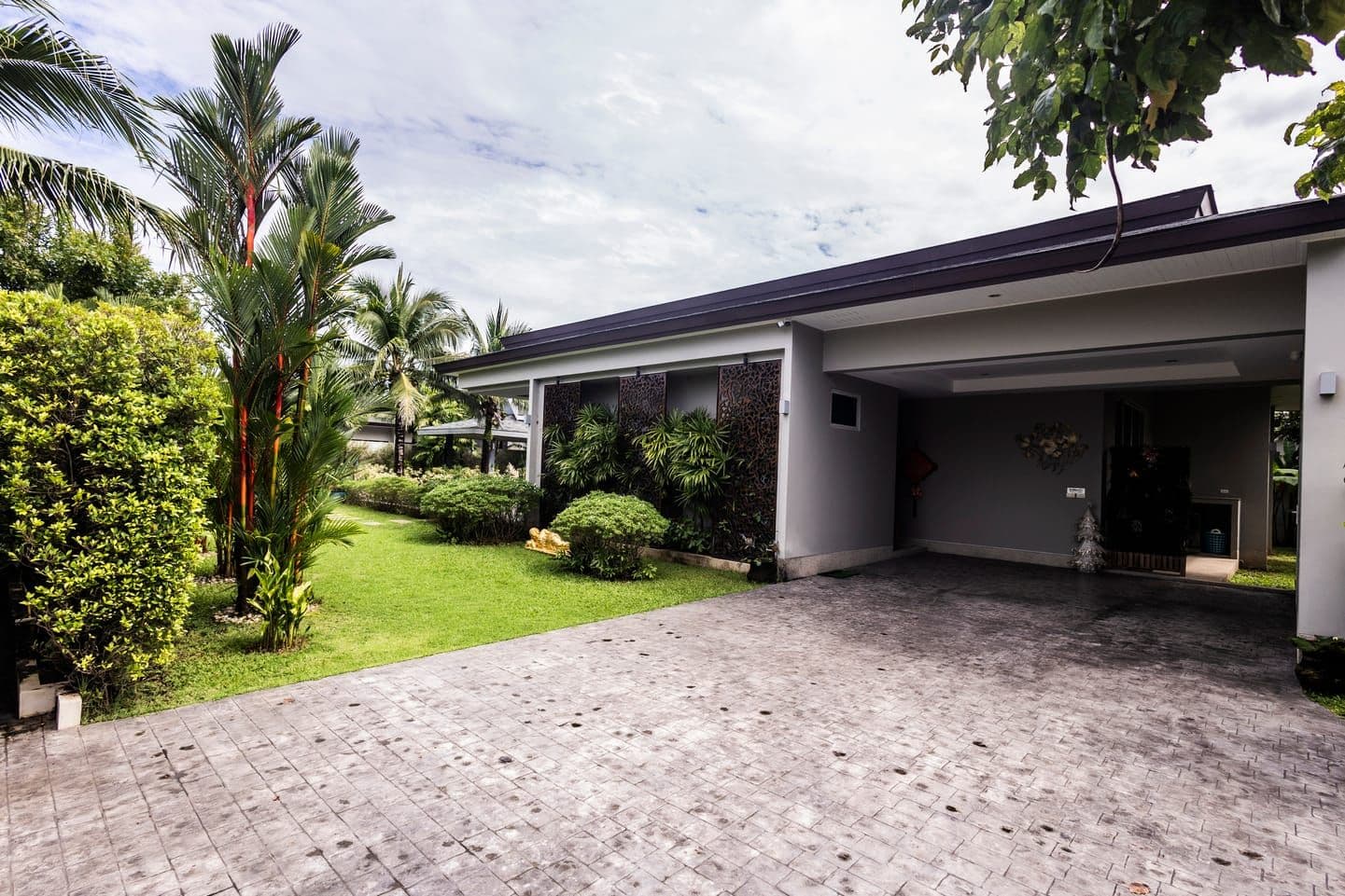 3 Bedroom Peykaa Villa resale — photo 1