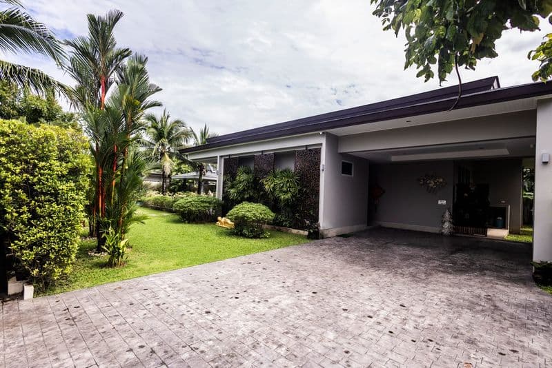 3 Bedroom Peykaa Villa resale — photo 1