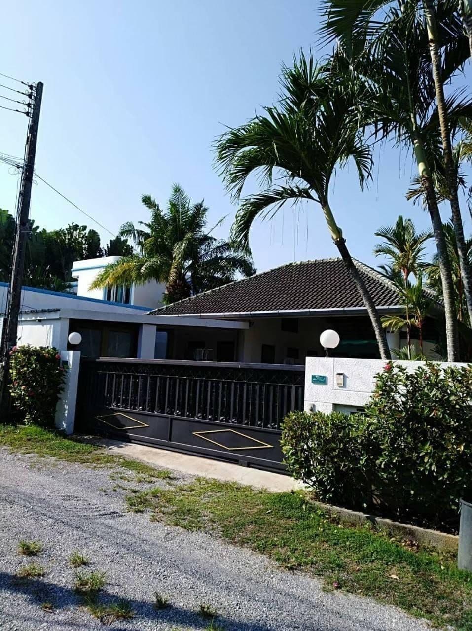 5 Bedrooms Villa Rawai Resale — photo 4