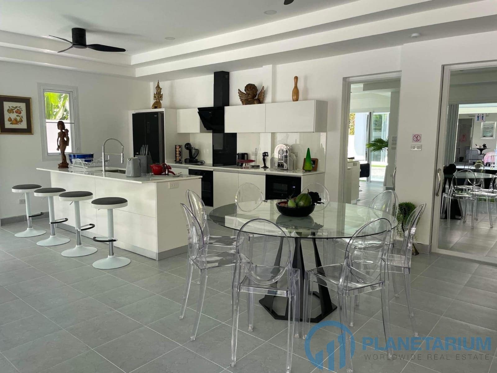 A Unique 5 bedrooms 5.5 bathrooms pool villa Rawai for rent — photo 5