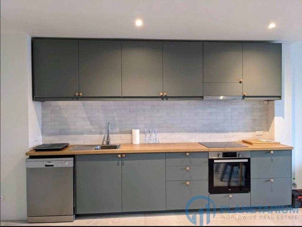 3 Floor Townhouse Naiharn Resale — photo 2
