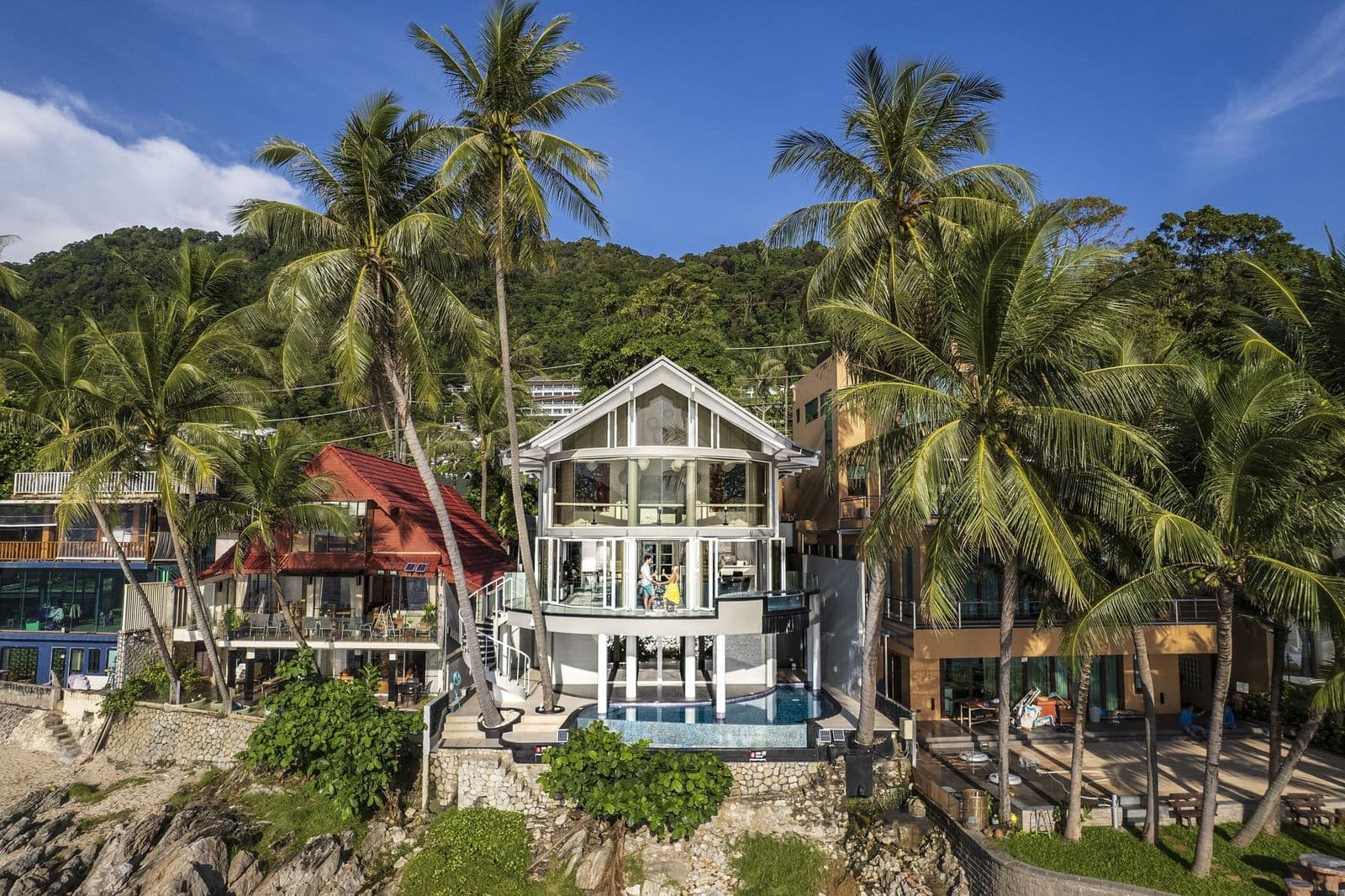 Beach front villa — photo 1