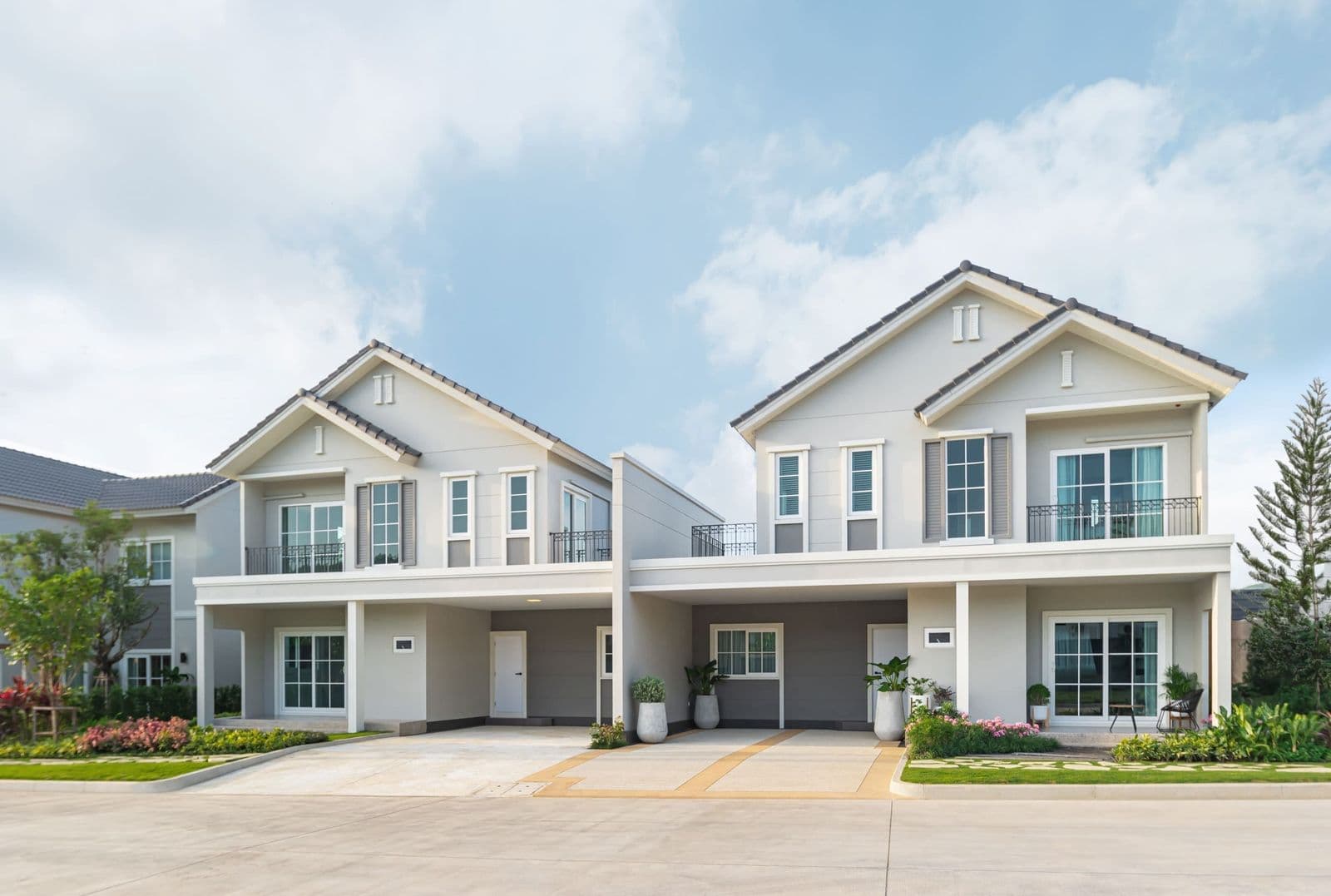Semi-detached house and Single detached house — photo 1