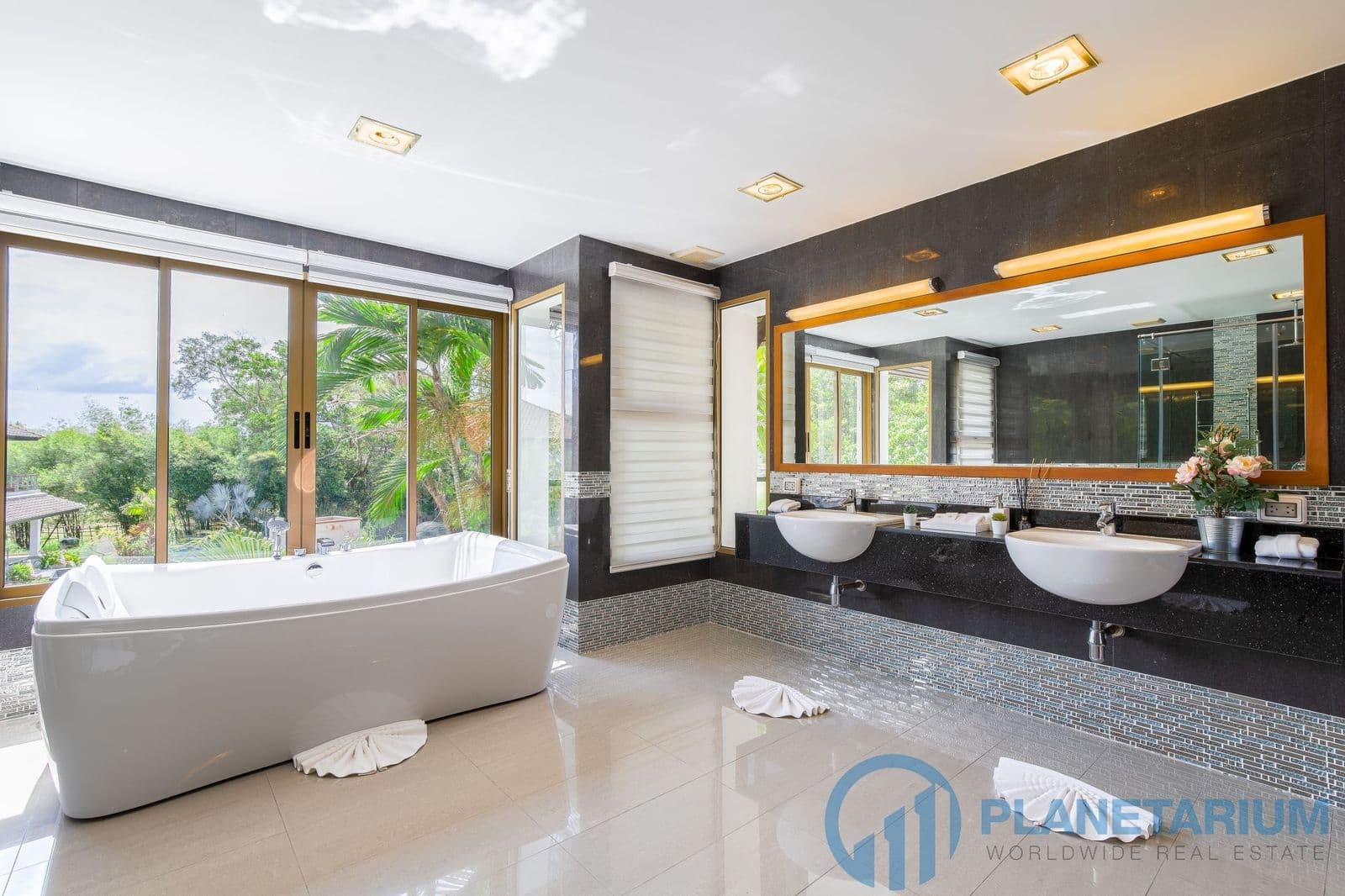 Luxury villa at laguna — photo 5