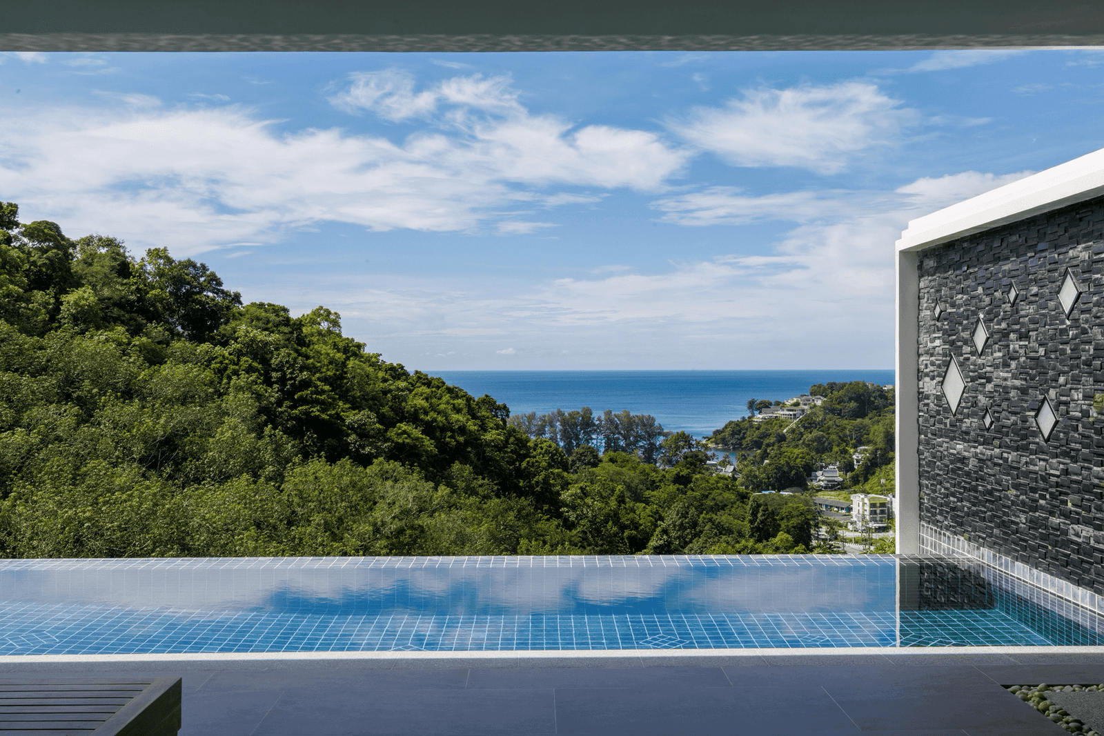 A Privilege Luxury Condominium Seaview — photo 1