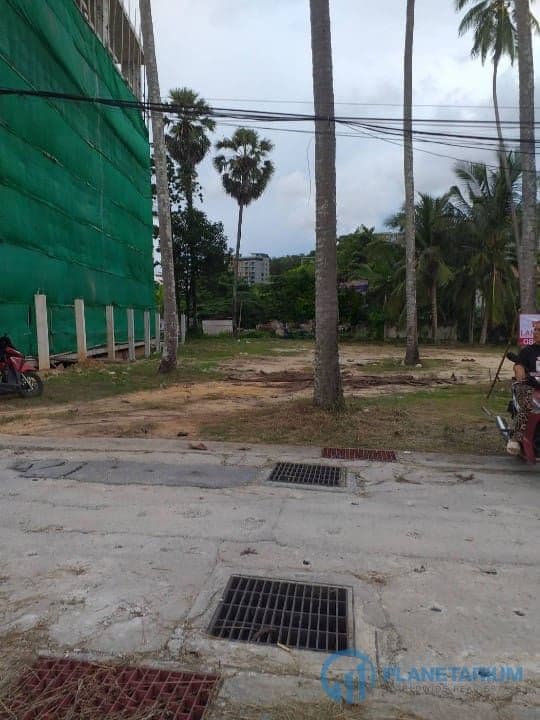 Land at surin beach — photo 1