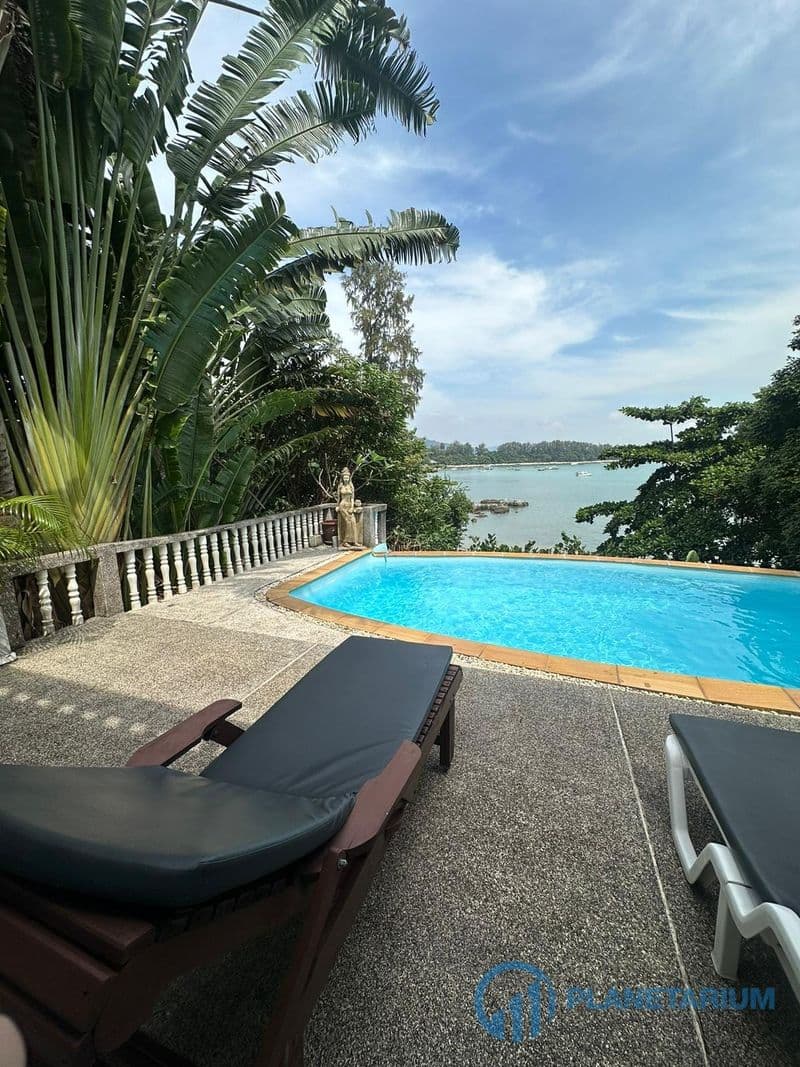 3 Bedrooms Beach Front Villa Rawai for rent — photo 1