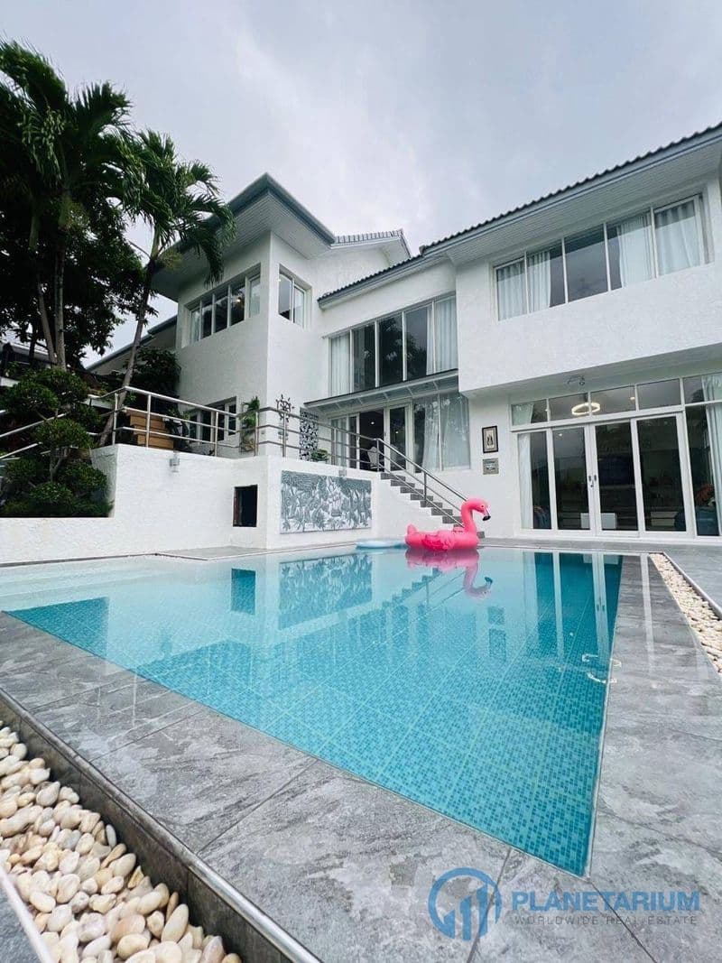5 bedrooms ocean view villa resale — photo 1