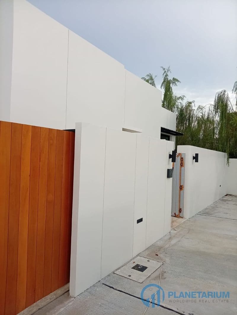 3 Bedrooms Sunrise Palms resale — photo 1