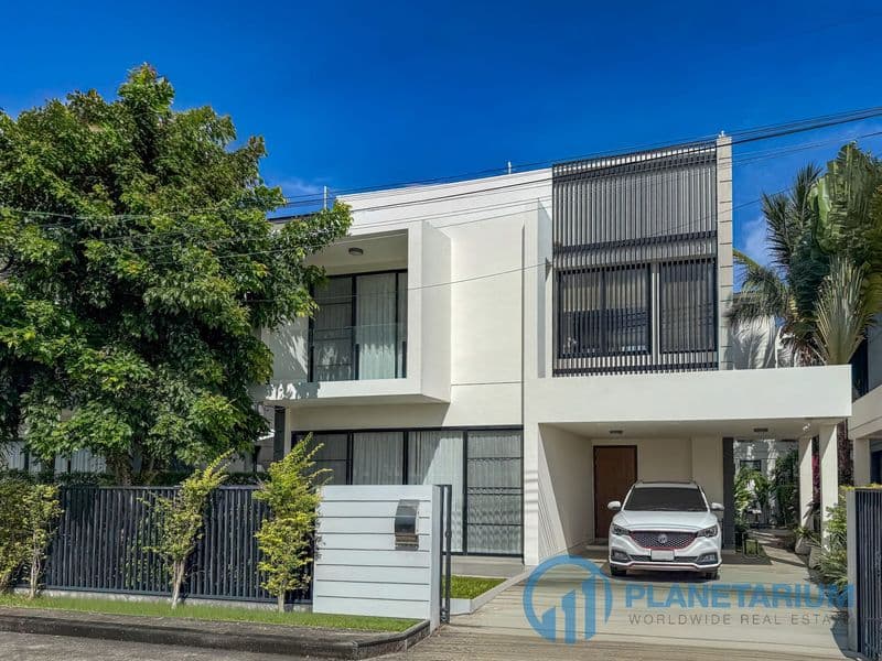 5 Bedrooms Laguna Park Complex resale — photo 1