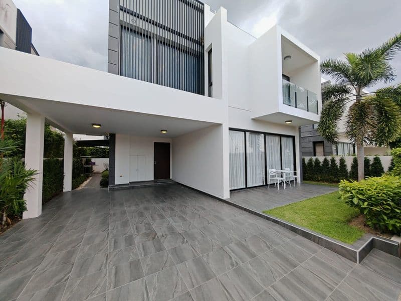 5 Bedroom Laguna Park Resale — photo 1