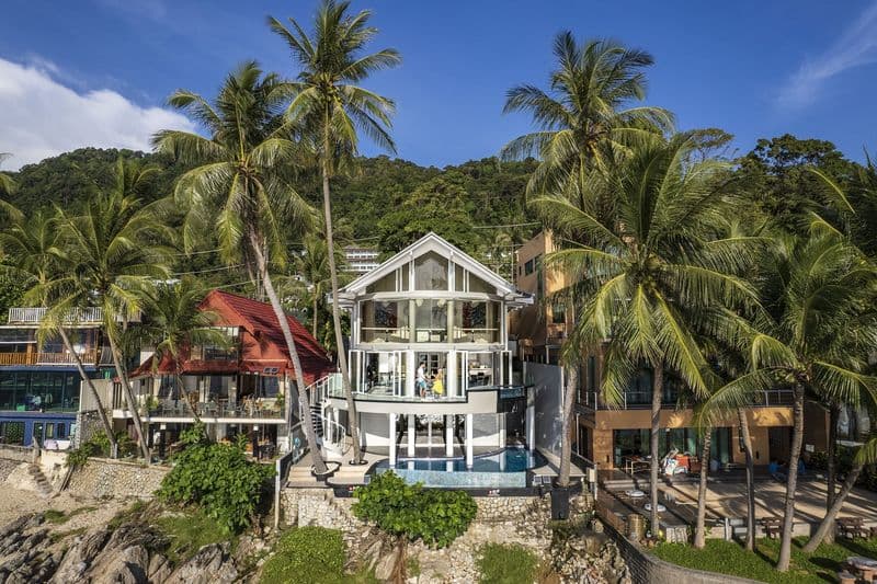 Beach front villa — photo 1
